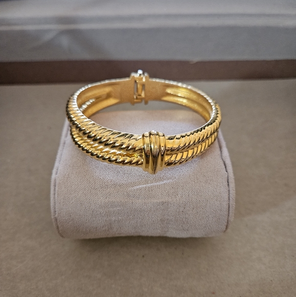 Bracelets - Picture 2 of 3